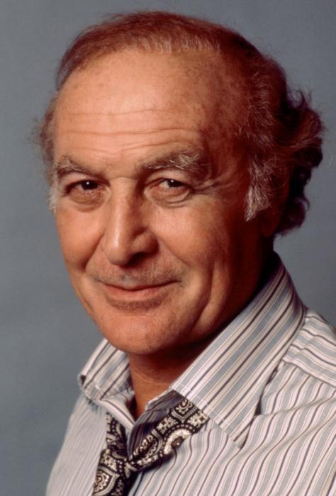 Robert Loggia